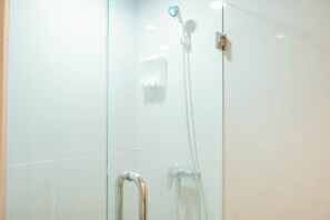 Room | Bathroom | Shower, free toiletries, towels