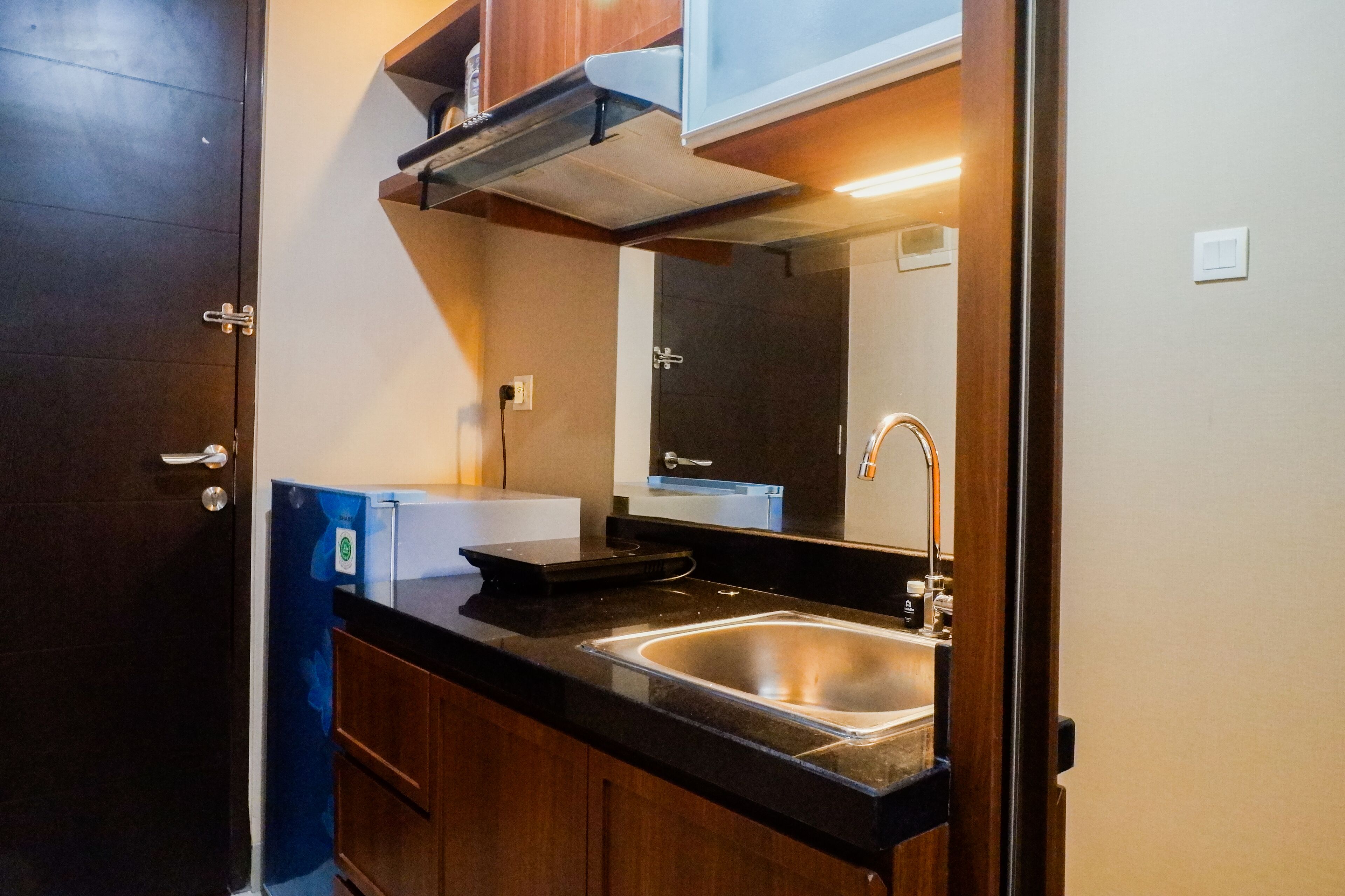 Zimmer | Eigene Küche | Kühlschrank, Herdplatte, Kochgeschirr/Geschirr/Besteck