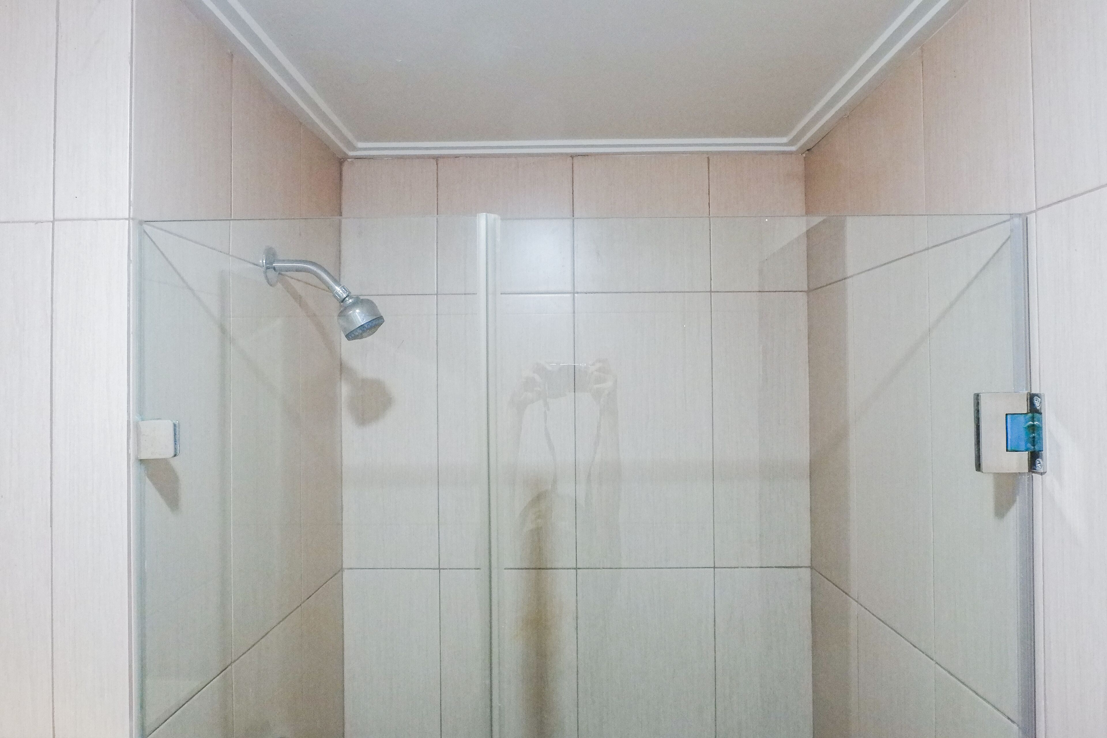 Habitación | Baño | Regadera, amenidades de baño gratuitas, toallas 