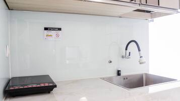 Room | Private kitchen | Fridge, stovetop, cookware/dishes/utensils