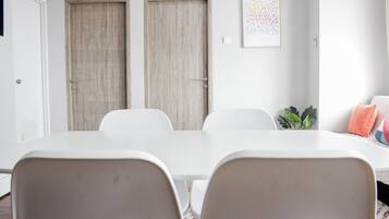 Rom | 2 soverom, wi-fi (inkludert) og sengetøy