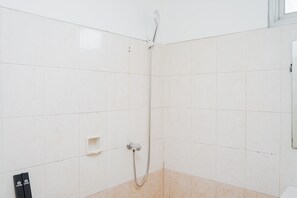Room | Bathroom - Comfy 2BR High Floor Apartment at Mediterania Palace Residences (Jakarta)