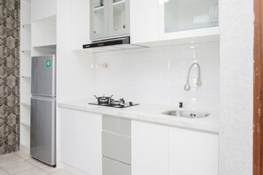 Private kitchen - Comfy 2BR High Floor Apartment at Mediterania Palace Residences (Jakarta)