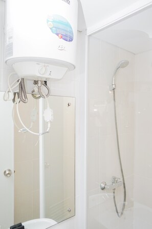 Phòng | Phòng tắm | Buồng tắm vòi sen, đồ dùng nhà tắm miễn phí, khăn tắm 