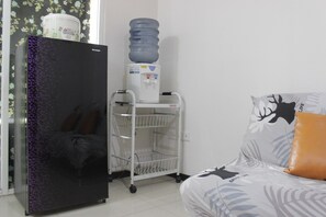 1 bedroom, free WiFi, bed sheets - Bright & Trendy 1BR Gateway Pasteur Apartment near Exit Toll (Cimahi)