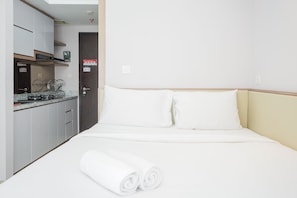 Room | Free WiFi, bed sheets - Homey and Cozy Studio Casa De Parco Apartement (Pagedangan)