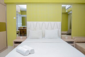 Room | Bed sheets - Fully Furnished with Comfortable Design Studio Apartment H Residence (Jakarta)