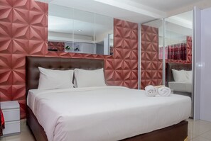 Free WiFi, bed sheets - Best and Strategic Studio at Tamansari The Hive Apartment (Jakarta)