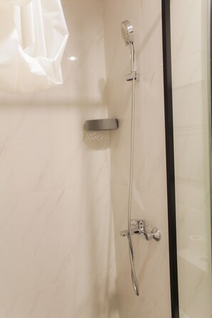 Room | Bathroom | Shower, free toiletries, towels - Wonderful Studio at The Newton Ciputra World 2 Apartment (Jakarta)
