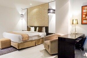 Room | 1 bedroom, free WiFi, bed sheets - Luxurious and Relaxing 1BR Apartment at Prime Royal Residence (Surabaya)