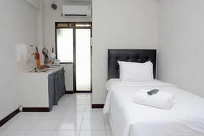Room | Bed sheets - Alluring Studio at Lagoon Apartment near Bekasi Town Square (Bekasi)