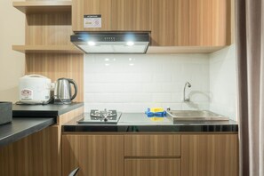 Zimmer | Eigene Küche | Kühlschrank, Herdplatte, Wasserkocher, Kochgeschirr/Geschirr/Besteck