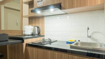 Room | Private kitchen | Fridge, stovetop, electric kettle, cookware/dishes/utensils