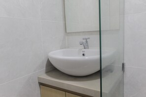 Bathroom - Comfort Minimalist Studio at Parkland Avenue Apartment (South Tangerang)