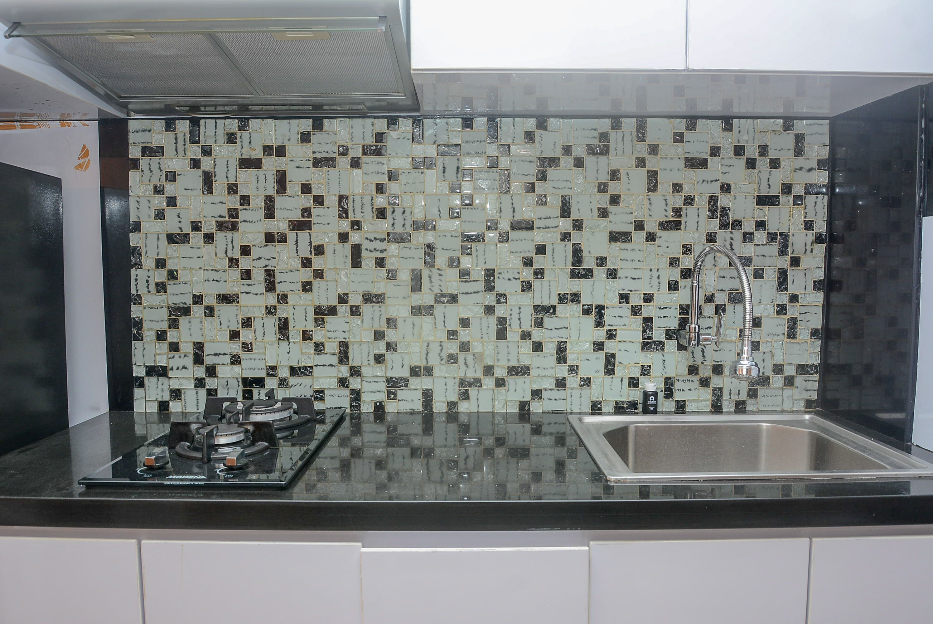 Refrigerador, placa de cocina, tetera/pava eléctrica