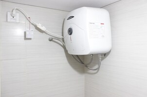 Quarto | Banheiro | Chuveiro, produtos de toalete grátis, toalhas de banho 