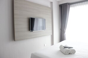 Exterior - Gorgeous Studio Gateway Pasteur Apartment with Mountain View (Cimahi)