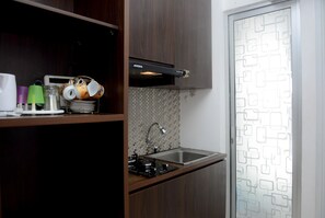 Room | Private kitchen | Fridge, stovetop, dishwasher, cookware/dishes/utensils - Comfy and Simply 2BR at Bassura City Apartment near Mall (Jakarta)