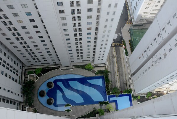 Outdoor pool - Comfy and Simply 2BR at Bassura City Apartment near Mall (Jakarta)