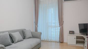 Room | 1 bedroom, iron/ironing board, free WiFi, bed sheets