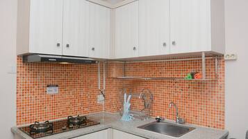 Room | Private kitchen | Fridge, stovetop, dishwasher, cookware/dishes/utensils