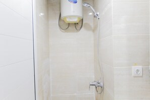 Room | Bathroom | Shower, free toiletries, towels - Bright Studio Apartment at Springwood Residence (Tangerang)