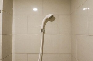 Room | Bathroom | Shower, free toiletries, towels