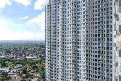 Best Studio Benson Apartment Connected to Pakuwon Mall next to Anderson