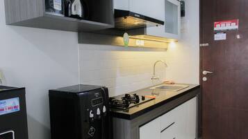 Camera | Cucina privata | Frigorifero, piano cottura, pentole/stoviglie/utensili