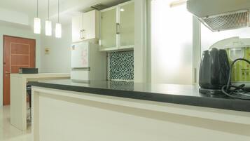 Room | Private kitchen | Fridge, stovetop, cookware/dishes/utensils