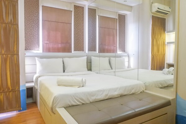 Bed sheets - Trendy and Tidy Studio Room at Puri Mas Apartment (Surabaya)