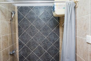 Camera | Bagno | Doccia, set di cortesia gratuito, asciugamani