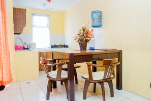 Room | 2 bedrooms, free WiFi, bed sheets - Comfy and Cozy 2BR Great Western Resort Apartment (Tangerang)
