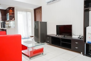 2 bedrooms, free WiFi, bed sheets - Fully Furnished 2BR Great Western Apartment near Shopping Mall (Tangerang)