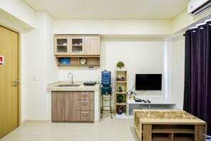 2 bedrooms, free WiFi, bed sheets - New Furnished and Comfy 2BR at Meikarta Apartment (Cikarang)
