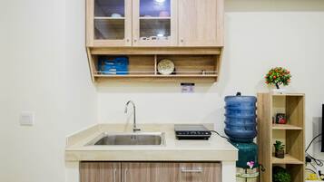 Room | Private kitchen | Fridge, stovetop, cookware/dishes/utensils