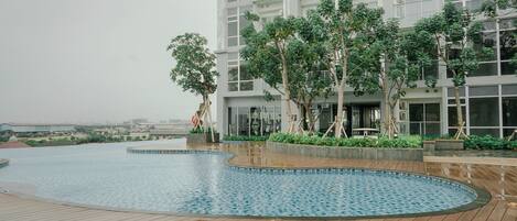 حمّام سباحة خارجي