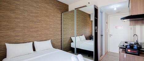 Free WiFi, bed sheets