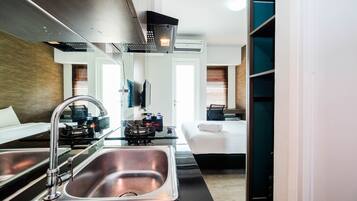 Room | Private kitchen | Fridge, stovetop, dishwasher, cookware/dishes/utensils