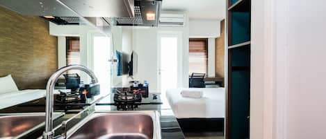 Rom | Eget kjøkken | Kjøleskap, kokeplater, oppvaskmaskin og kjøkkenutstyr