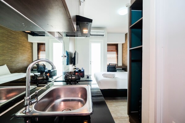 Rom | Eget kjøkken | Kjøleskap, kokeplater, oppvaskmaskin og kjøkkenutstyr