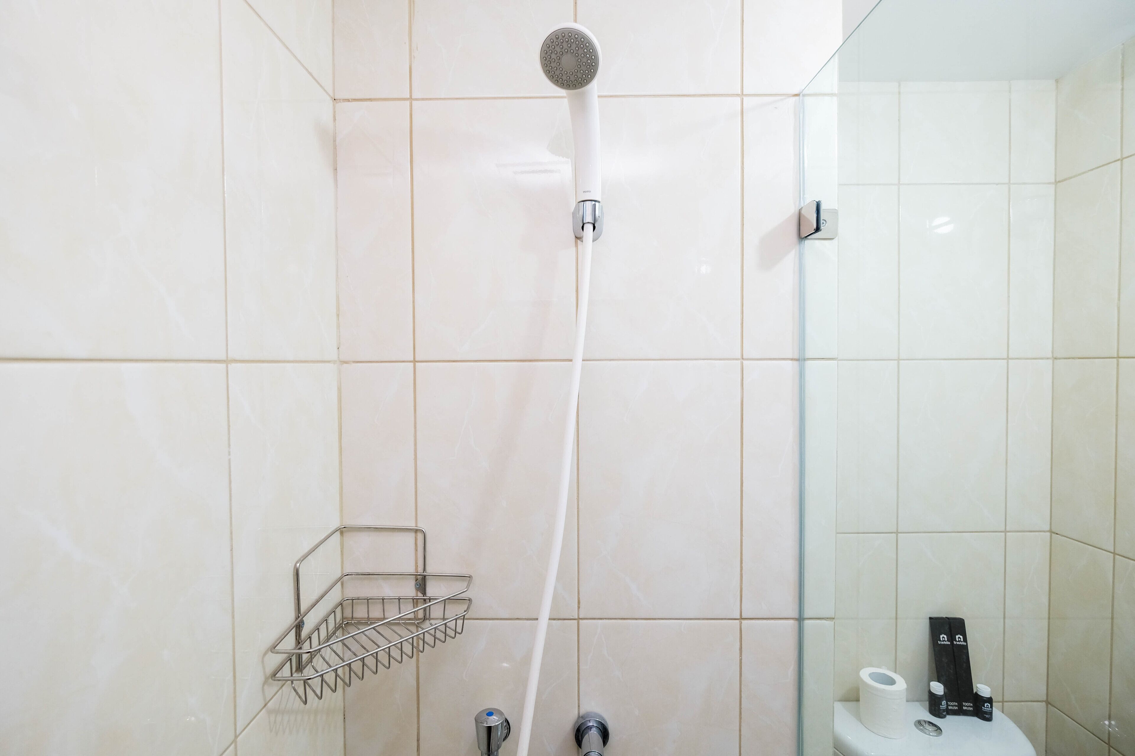 Room | Bathroom | Shower, free toiletries, towels