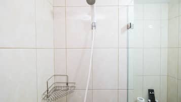Room | Bathroom | Shower, free toiletries, towels