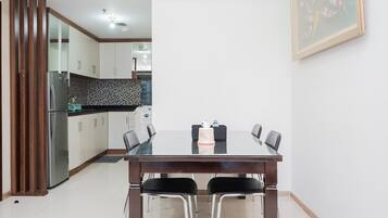 Room | 2 bedrooms, iron/ironing board, free WiFi, bed sheets