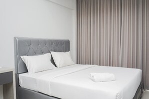 Free WiFi, bed sheets - Fully Furnished with Comfortable Design Studio Majestic Point Serpong Apartment (Gading Serpong)