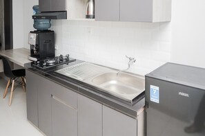 Free WiFi, bed sheets - Fully Furnished with Comfortable Design Studio Majestic Point Serpong Apartment (Gading Serpong)