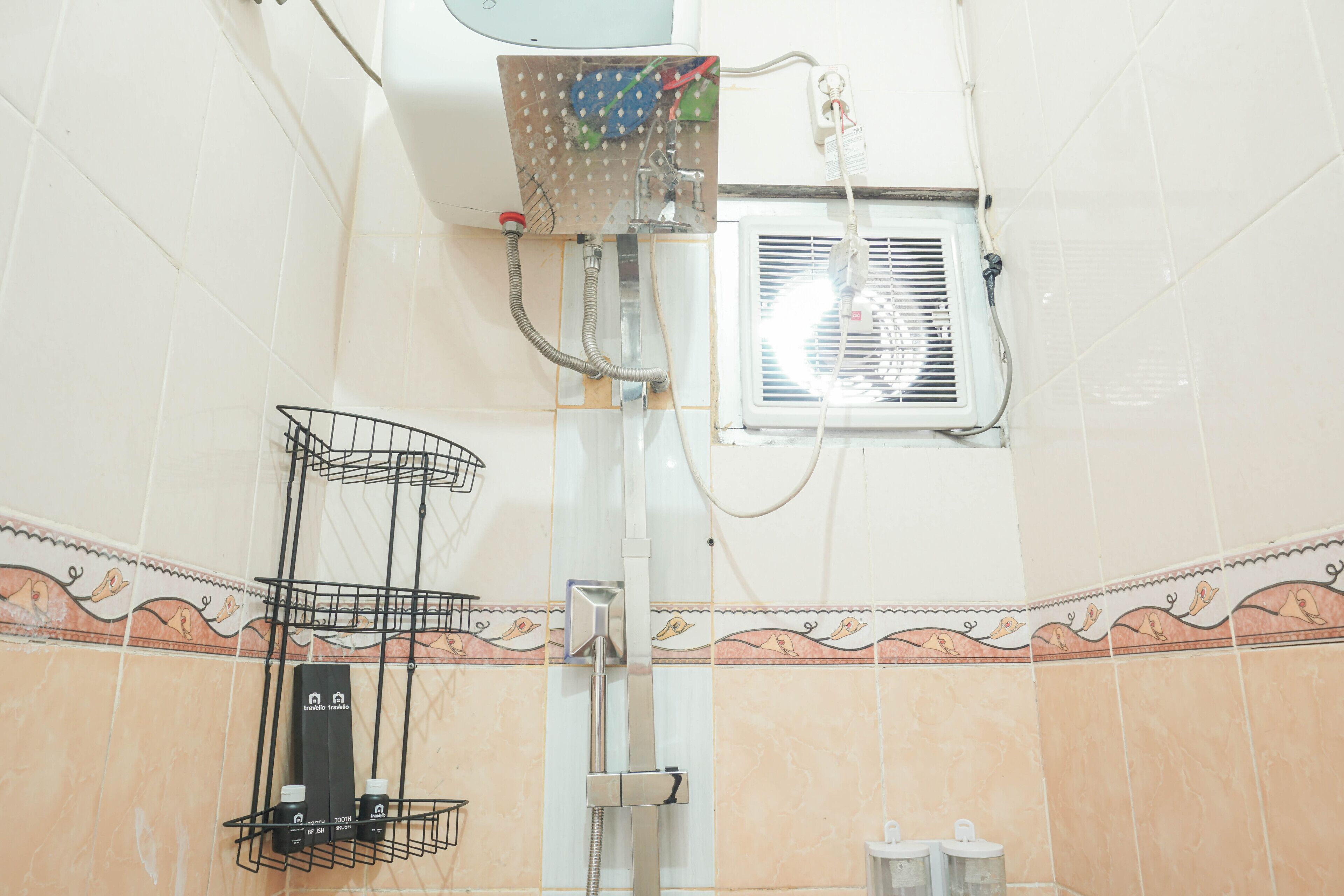 Habitación | Baño | Ducha, artículos de higiene personal gratuitos y toallas