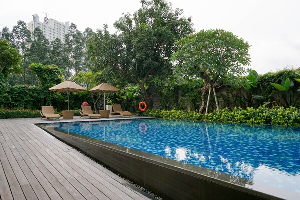 Outdoor pool - Stylish 1BR Apartment at Veranda Residence @ Puri (Jakarta)