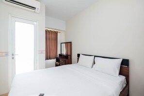 Room | Free WiFi, bed sheets - Comfortable Studio at Springlake Summarecon Bekasi Apartment (Bekasi)