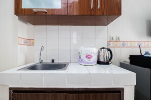 Rom | Eget kjøkken | Kjøleskap, kokeplater, oppvaskmaskin og kjøkkenutstyr